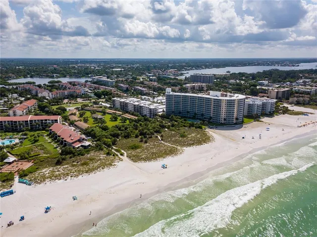 $1,995 | 3835 Almeria Avenue, Unit C1, Sarasota, FL 34239