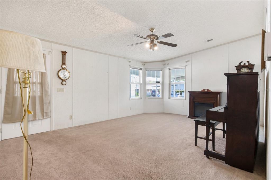 34914 Fun Way Zephyrhills, FL 33541 - Photo 7 of 25 Gallery Image 7
