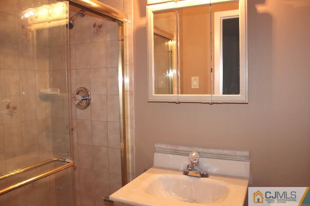 20 Kings Road East Brunswick, NJ 08816 - Photo 11 of 21 Gallery Image 11