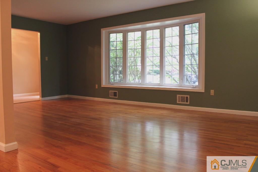 20 Kings Road East Brunswick, NJ 08816 - Photo 4 of 21 Gallery Image 4