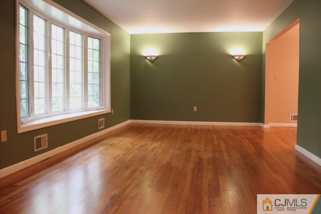 20 Kings Road East Brunswick, NJ 08816 - Photo 5 of 21 Gallery Image 5