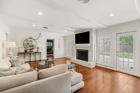 $814,000 | 10215 Green Tree Road, Houston, TX 77042