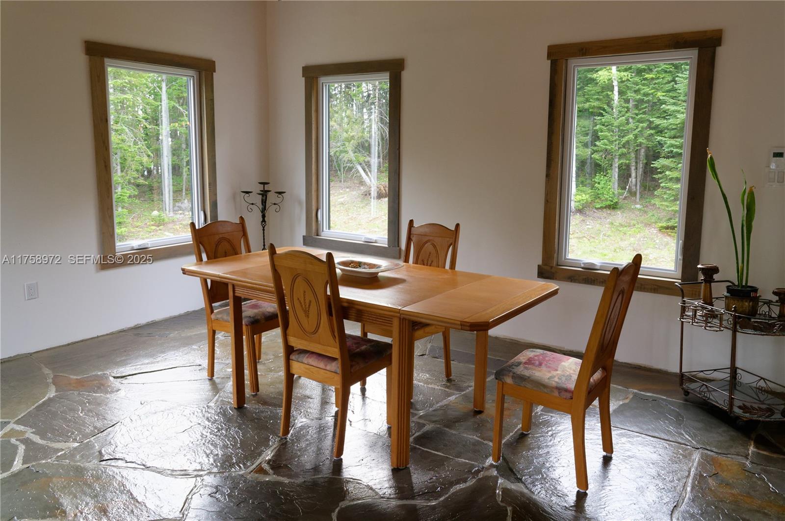 1150 10e Rang undefined, QC J0K 1Z0 - Photo 11 of 42 a view of a dining room with furniture and a window