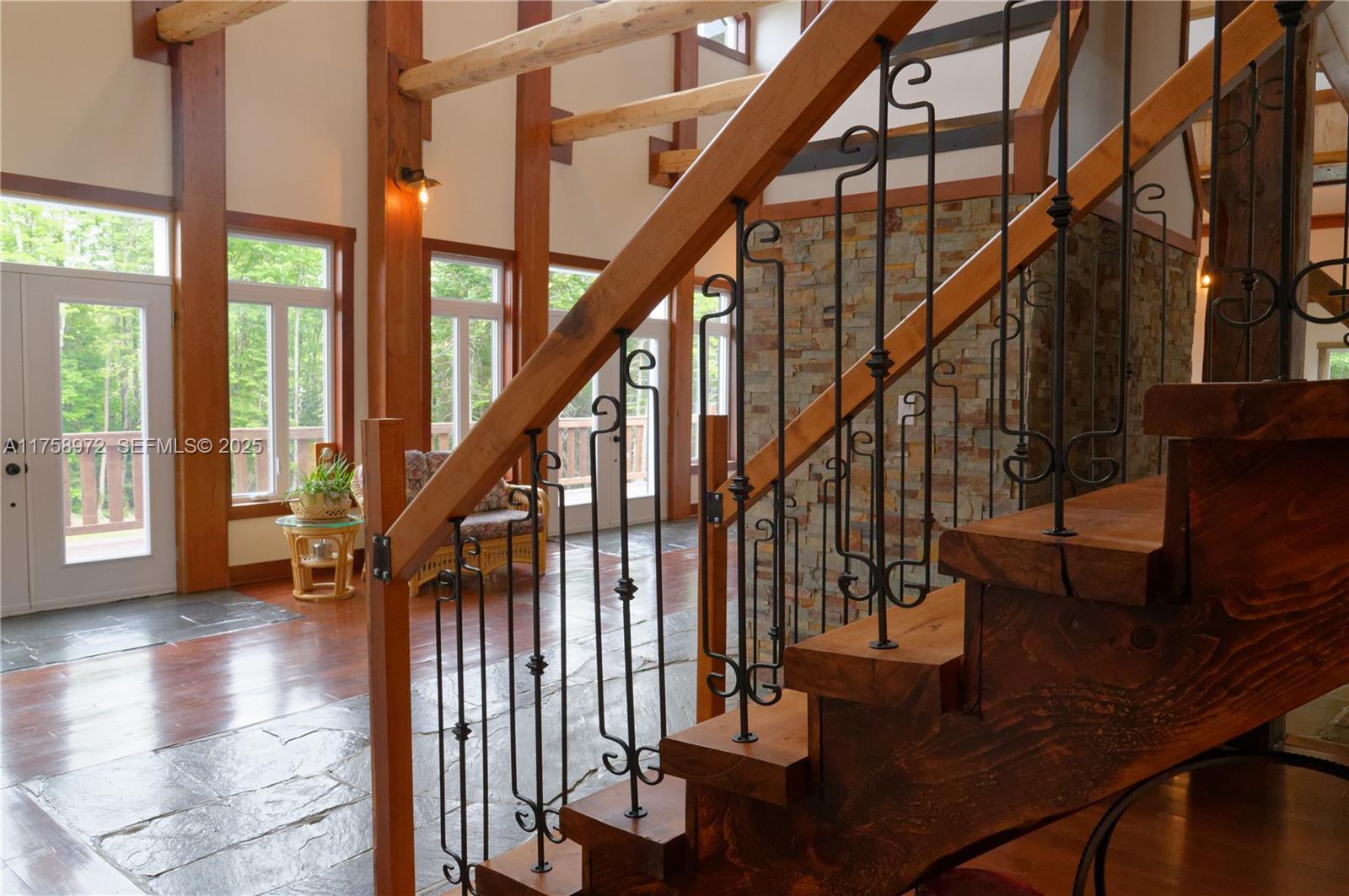 1150 10e Rang undefined, QC J0K 1Z0 - Photo 13 of 42 a view of entryway and hall with wooden floor