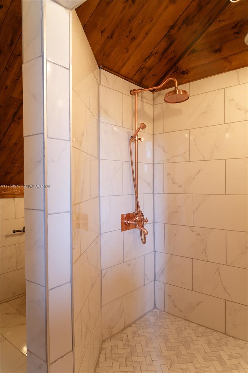 1150 10e Rang undefined, QC J0K 1Z0 - Photo 16 of 42 a bathroom with a shower