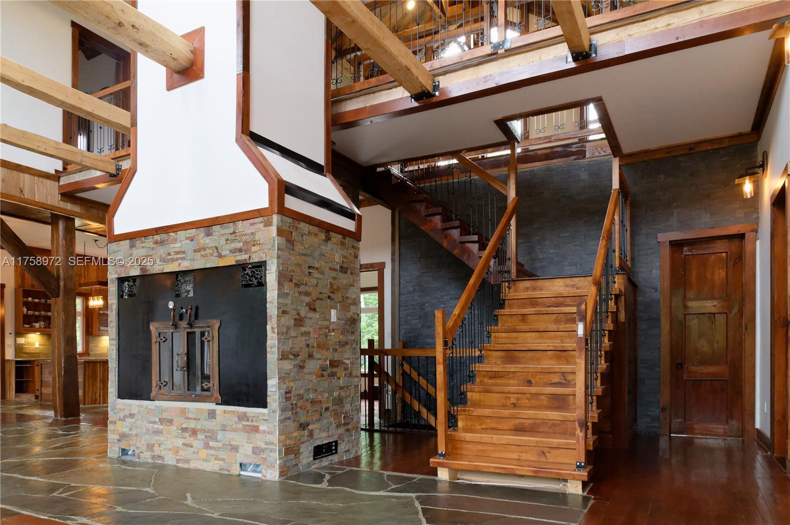 1150 10e Rang undefined, QC J0K 1Z0 - Photo 3 of 42 a view of entryway with a front door