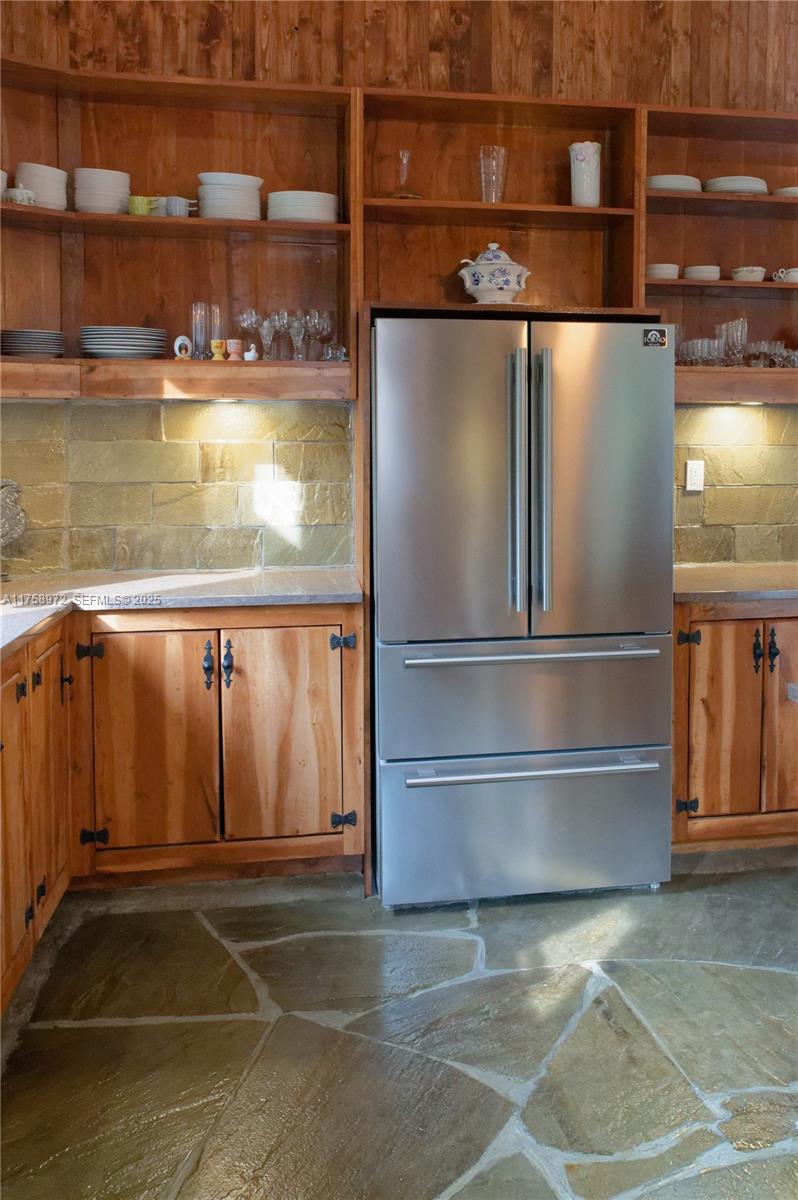 1150 10e Rang undefined, QC J0K 1Z0 - Photo 4 of 42 a close view of water heater room