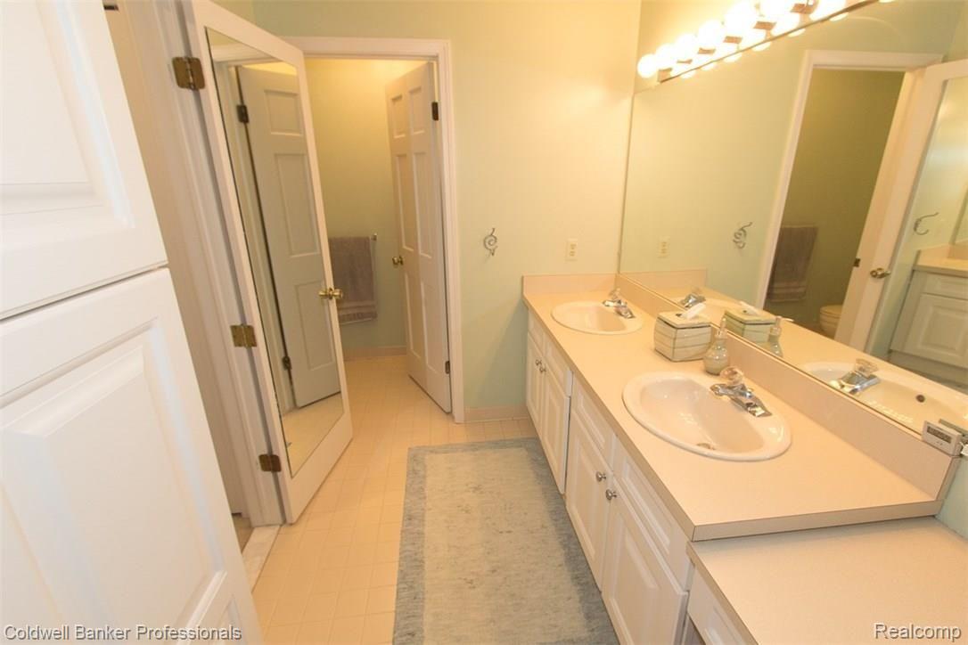 36874 Chesapeake Road Farmington, MI 48335 - Photo 29 of 46 Master Bath