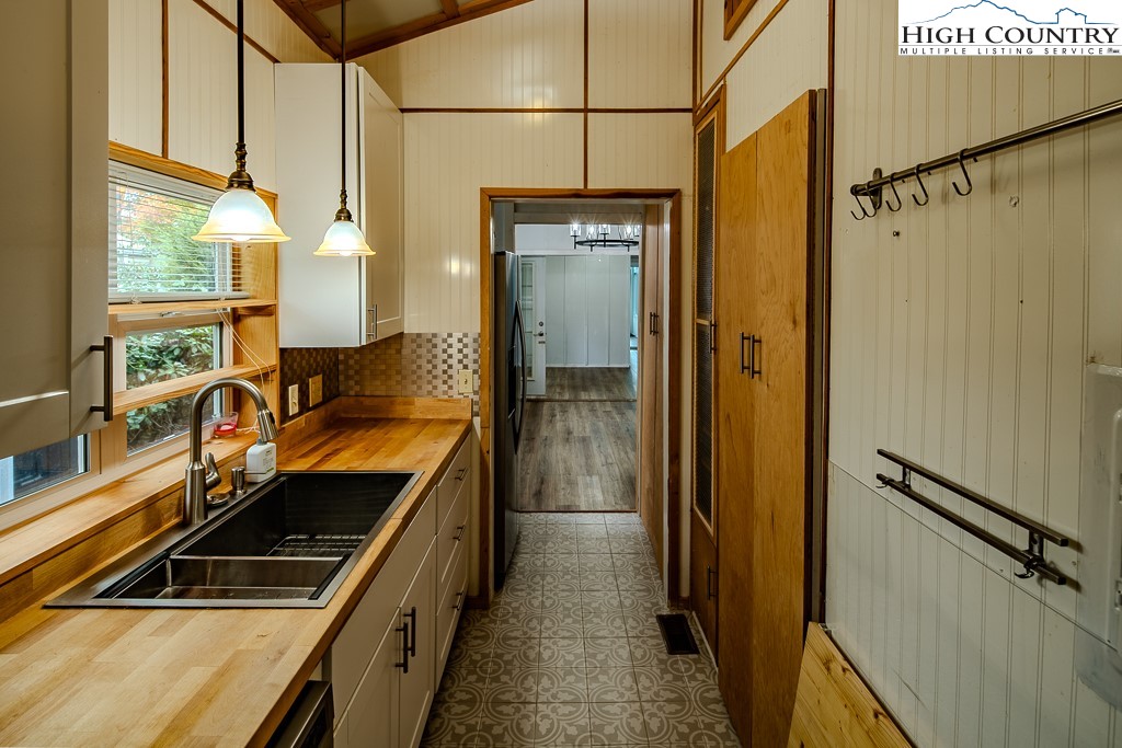 261 Black Pine Road Newland, NC 28657 - Photo 17 of 41 a kitchen with stainless steel appliances a stove a refrigerator and a sink