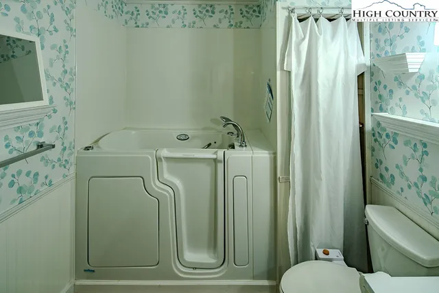 a view of a bedroom with washer and dryer
