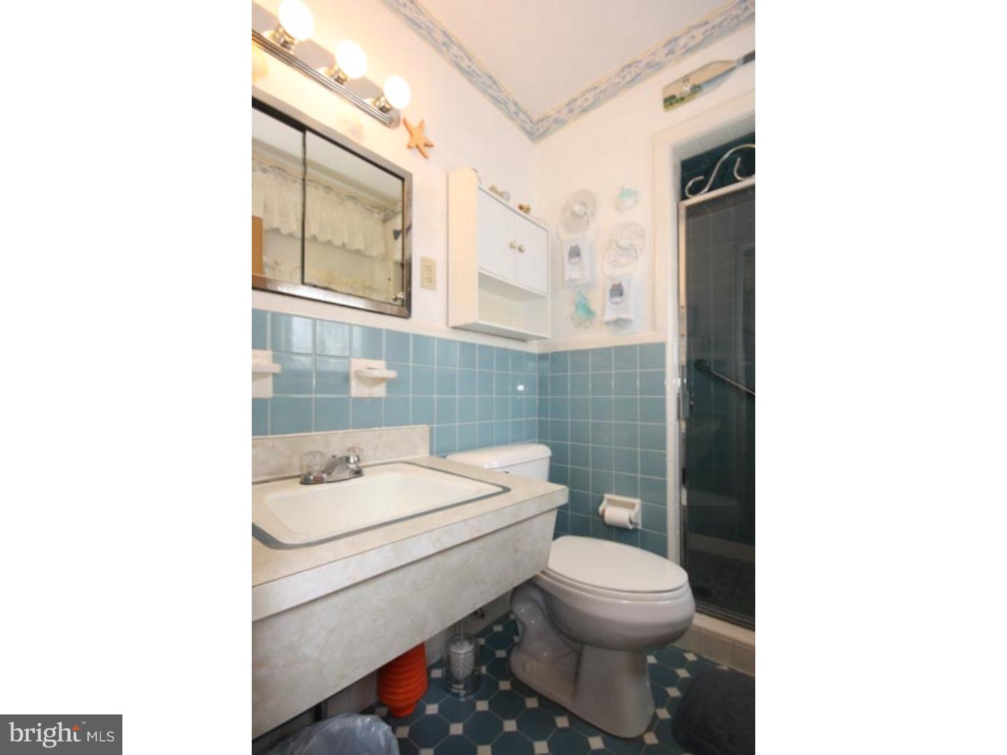 1612 Colima Road Philadelphia, PA 19115 - Photo 14 of 25 Bathroom