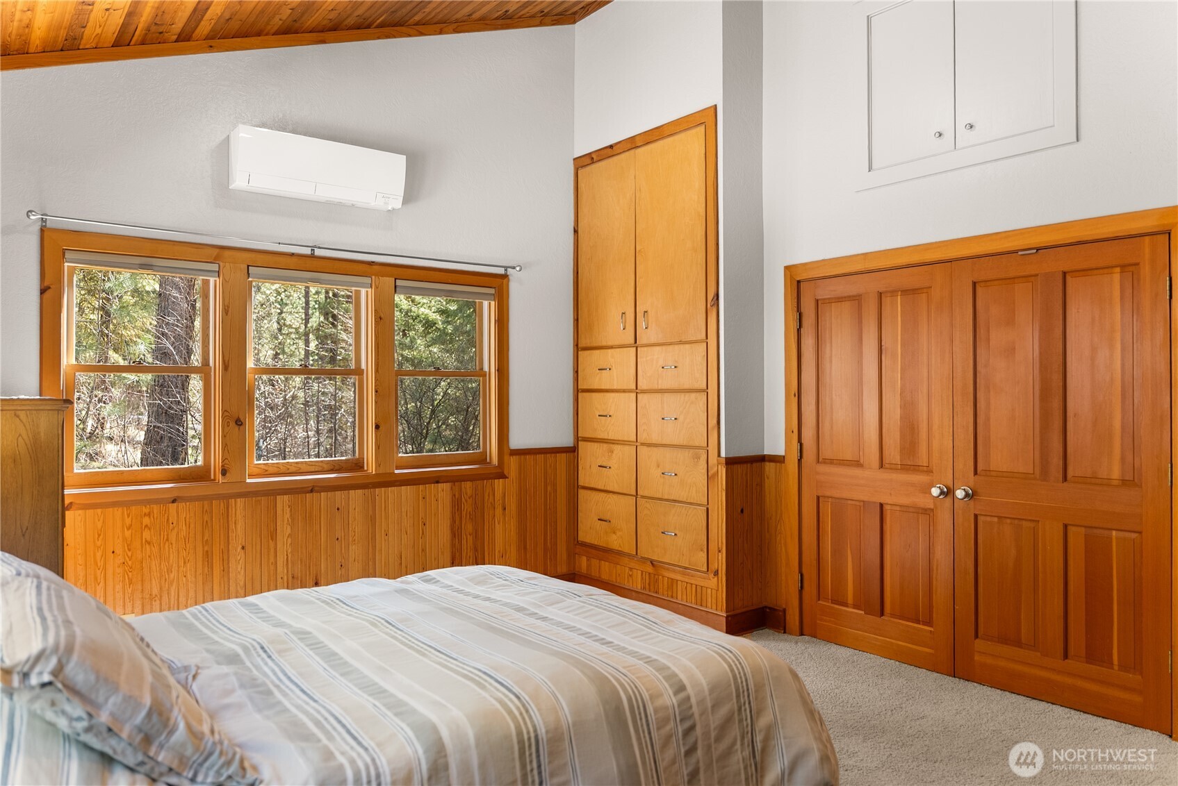 2 Trillium Road Winthrop, WA 98862 - Photo 17 of 40 a bedroom with a bed and a large window