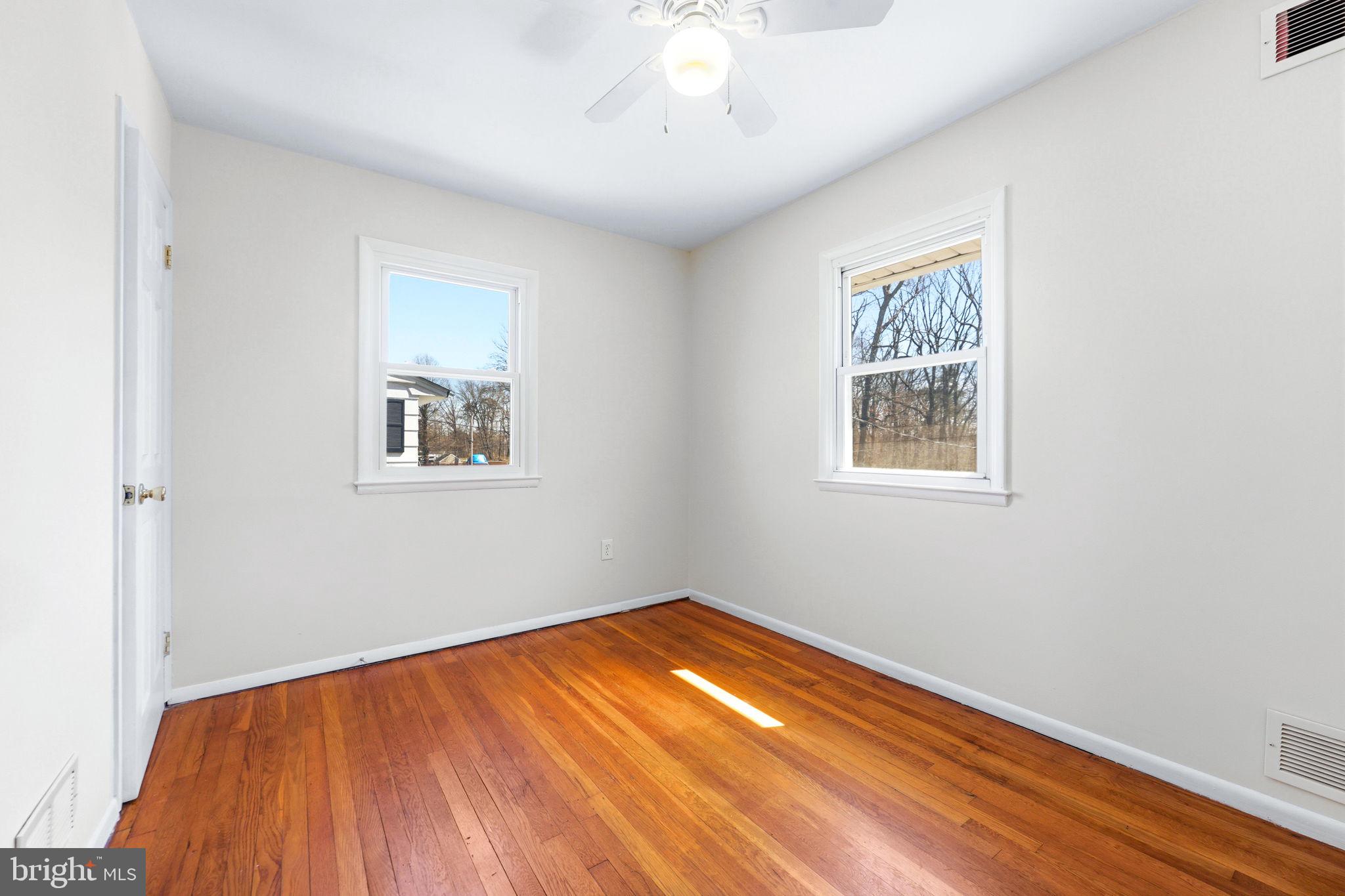941 Homberg Avenue Baltimore, MD 21221 - Photo 17 of 34 Second bedroom