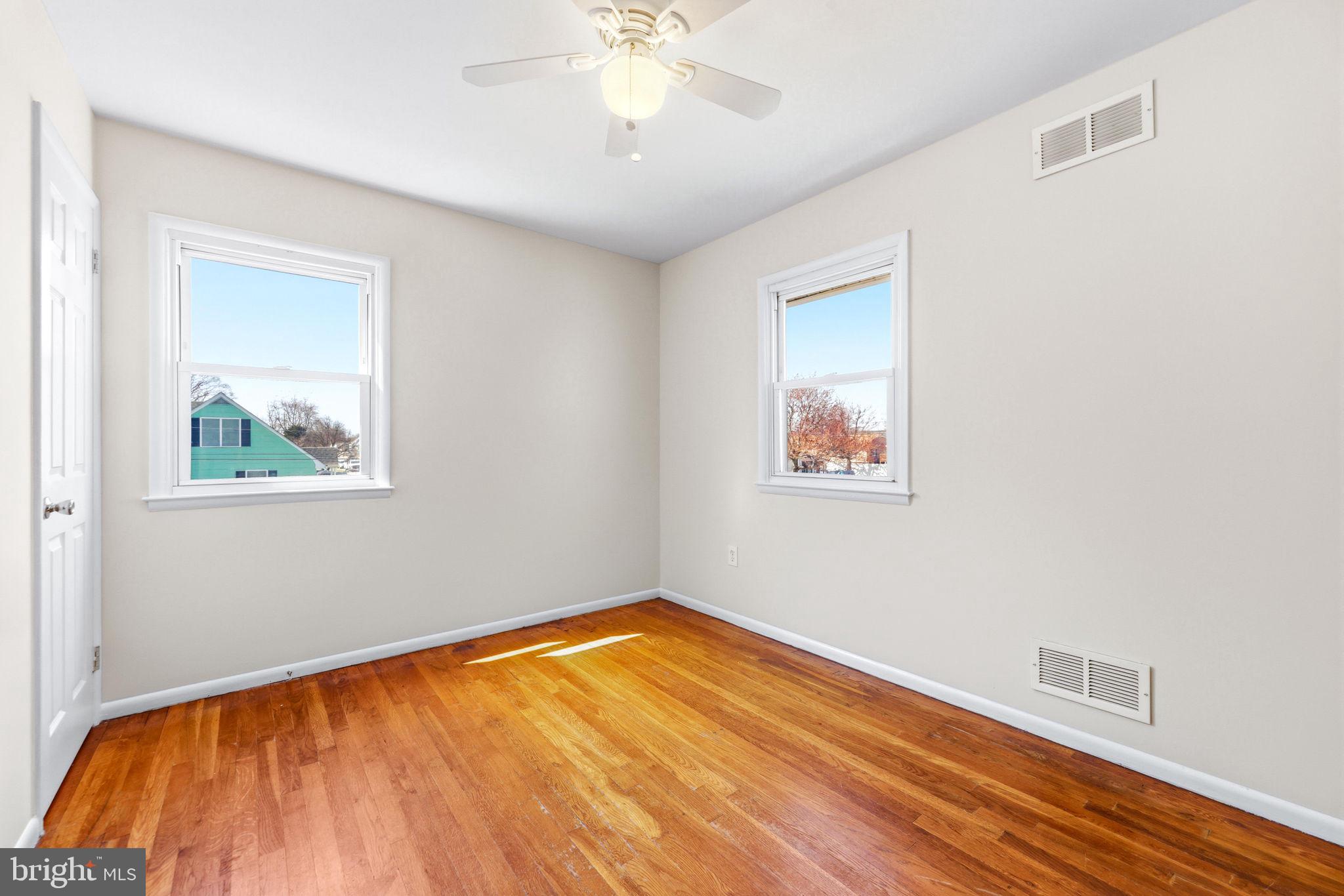 941 Homberg Avenue Baltimore, MD 21221 - Photo 19 of 34 Third bedroom