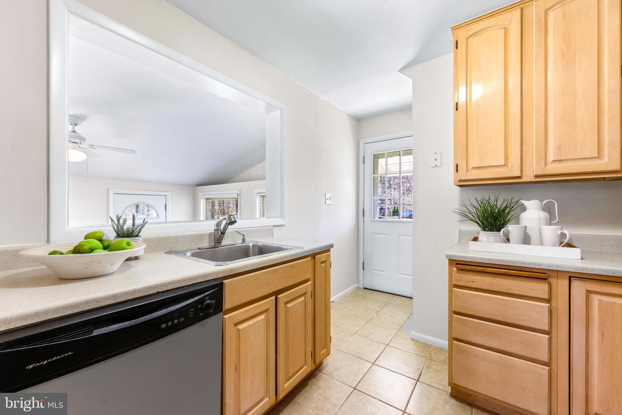941 Homberg Avenue Baltimore, MD 21221 - Photo 9 of 34 Kitchen