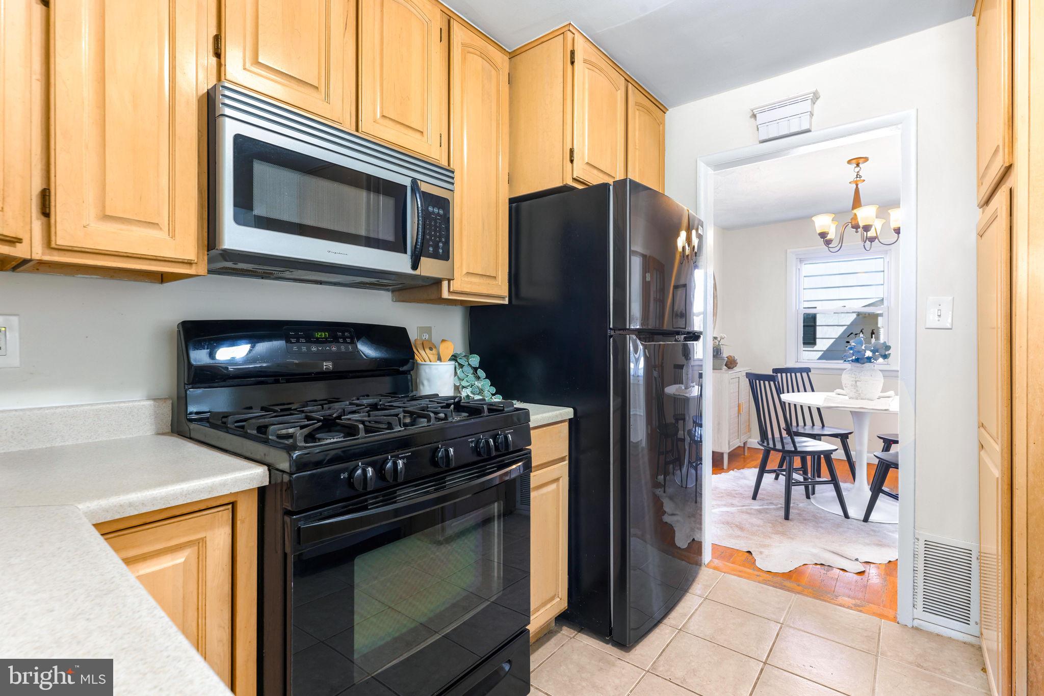 941 Homberg Avenue Baltimore, MD 21221 - Photo 10 of 34 Kitchen
