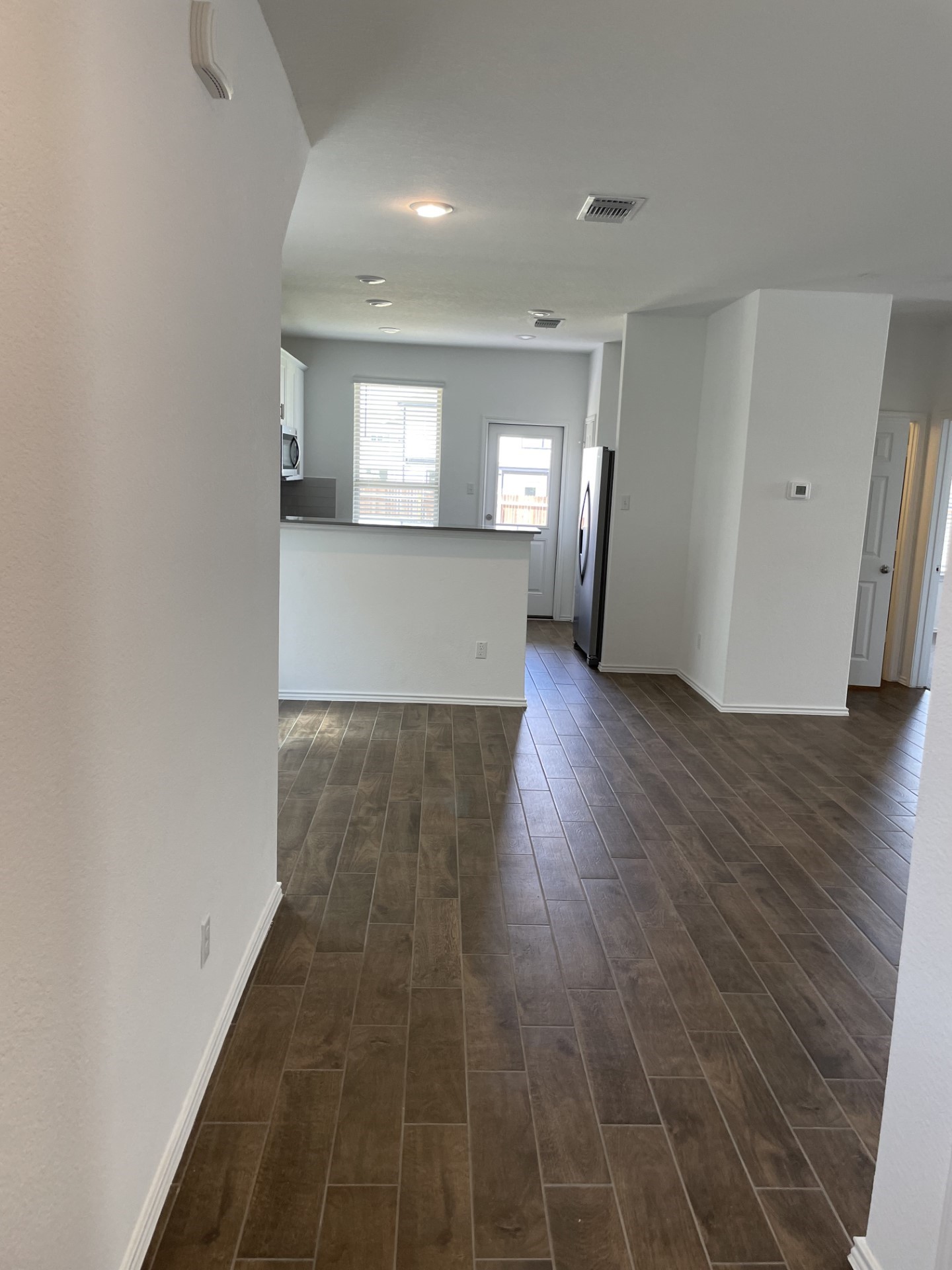 448 Pickrell Loop Georgetown, TX 78628 - Photo 4 of 11 Gallery Image 4