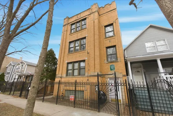 $1,600 | 3560 West Cortland Street, Unit 2, Chicago, IL 60647