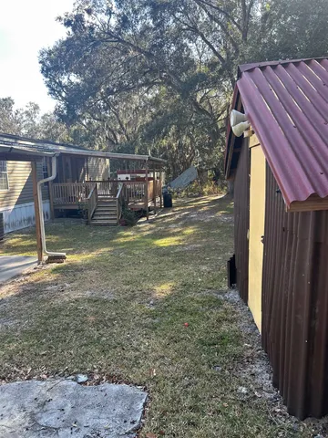 a view of a house with backyard
