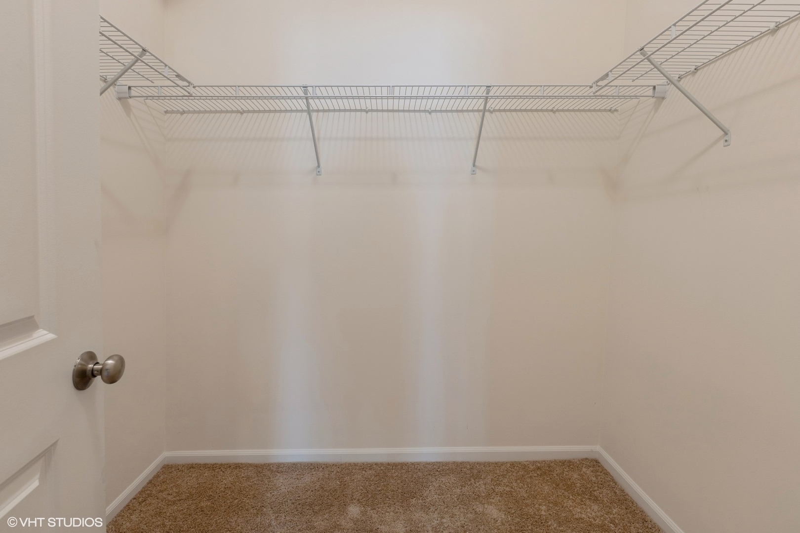 1690 Simms Street Aurora, IL 60504 - Photo 14 of 24 a view of small space