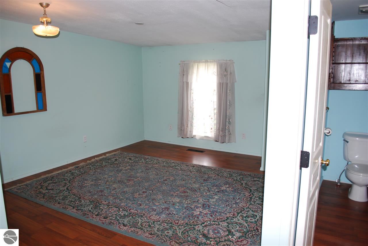 5669 Moore Road Williamsburg, MI 49690 - Photo 13 of 26 1784575-12.JPG