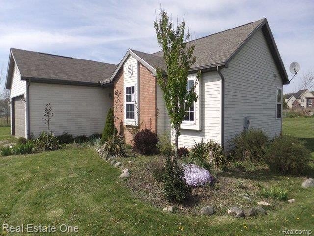 8581 Bergin Road Howell, MI 48843 - Photo 24 of 25 261-813145 Landscaping.jpg