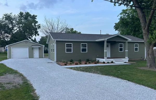 $169,500 | 422 East 5th Avenue, Rankin, IL 60960