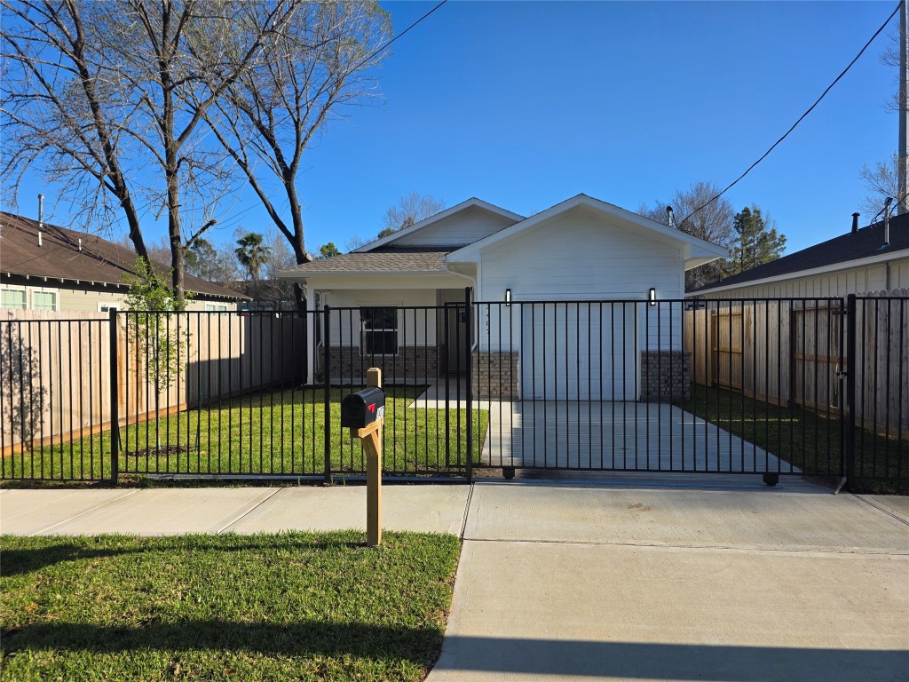 3407 Webster Street Houston, TX 77004 - Photo 1 of 10 Front View