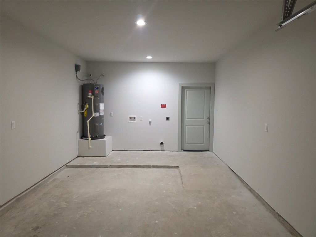 3407 Webster Street Houston, TX 77004 - Photo 9 of 10 garage