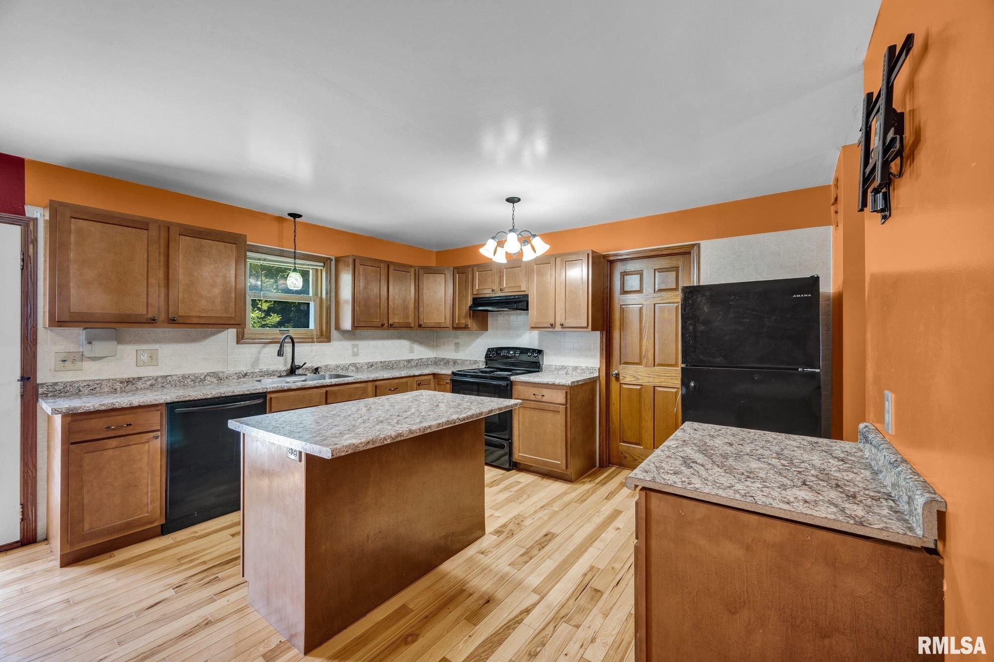 118 South Locust Street Williamsfield, IL 61489 - Photo 10 of 46