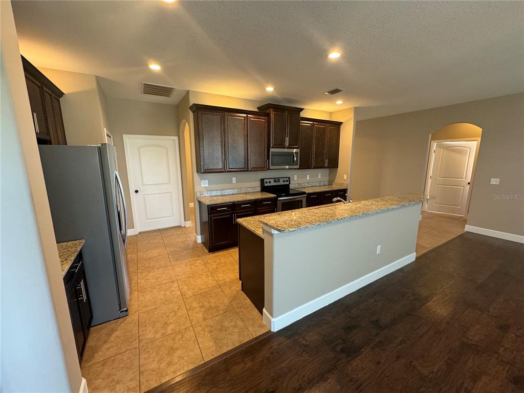 33844 Emerald Pond Loop Leesburg, FL 34788 - Photo 8 of 20