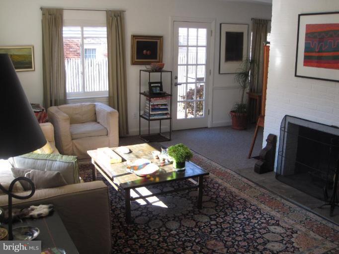 4937 33rd Road North Arlington, VA 22207 - Photo 2 of 17 Living Room