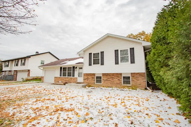 $375,000 | 753 Patton Drive, Buffalo Grove, IL 60089