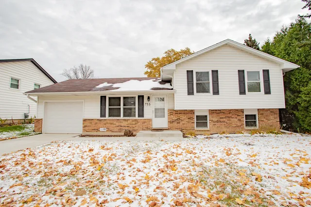 $375,000 | 753 Patton Drive, Buffalo Grove, IL 60089