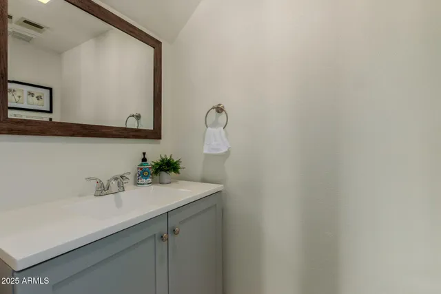 $2,500 | 811 East Eugie Avenue, Phoenix, AZ 85022