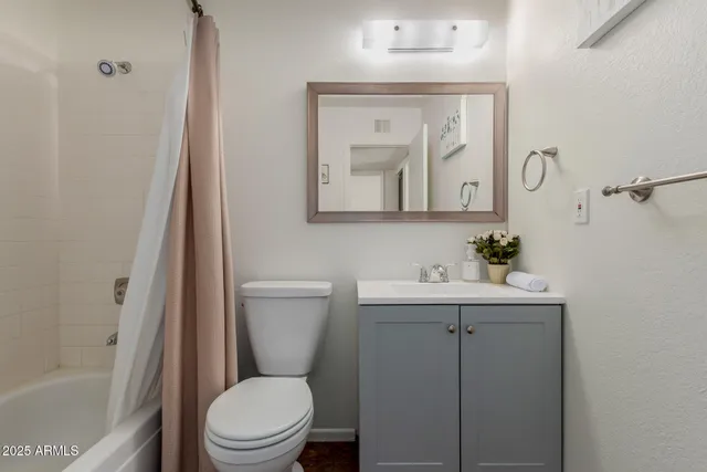 $2,500 | 811 East Eugie Avenue, Phoenix, AZ 85022