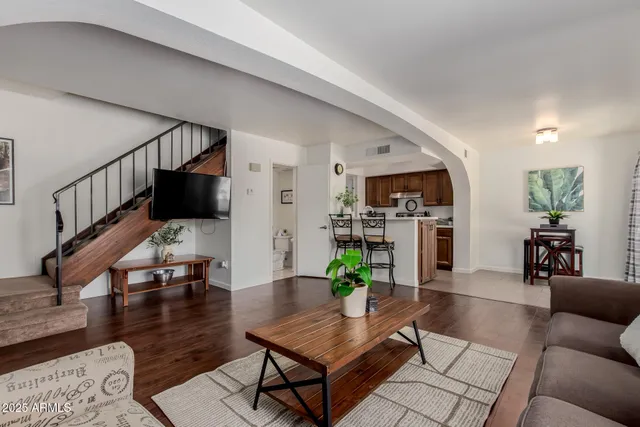 $2,500 | 811 East Eugie Avenue, Phoenix, AZ 85022