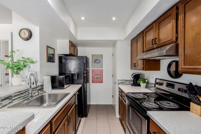 $2,500 | 811 East Eugie Avenue, Phoenix, AZ 85022