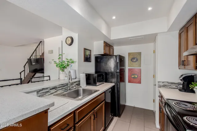 $2,500 | 811 East Eugie Avenue, Phoenix, AZ 85022