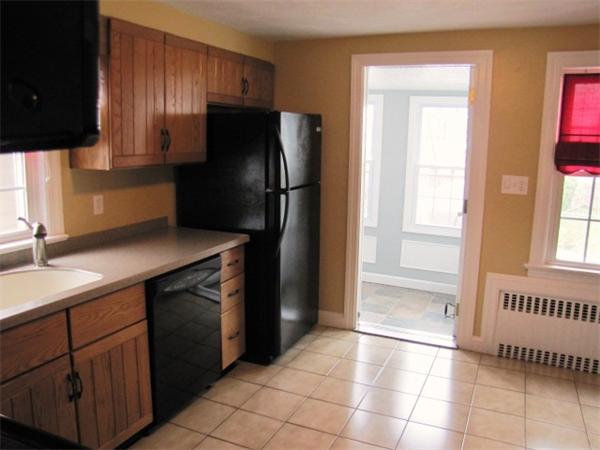 7 Chatham Village Road Worcester, MA 01606 - Photo 4 of 15 Gallery Image 4