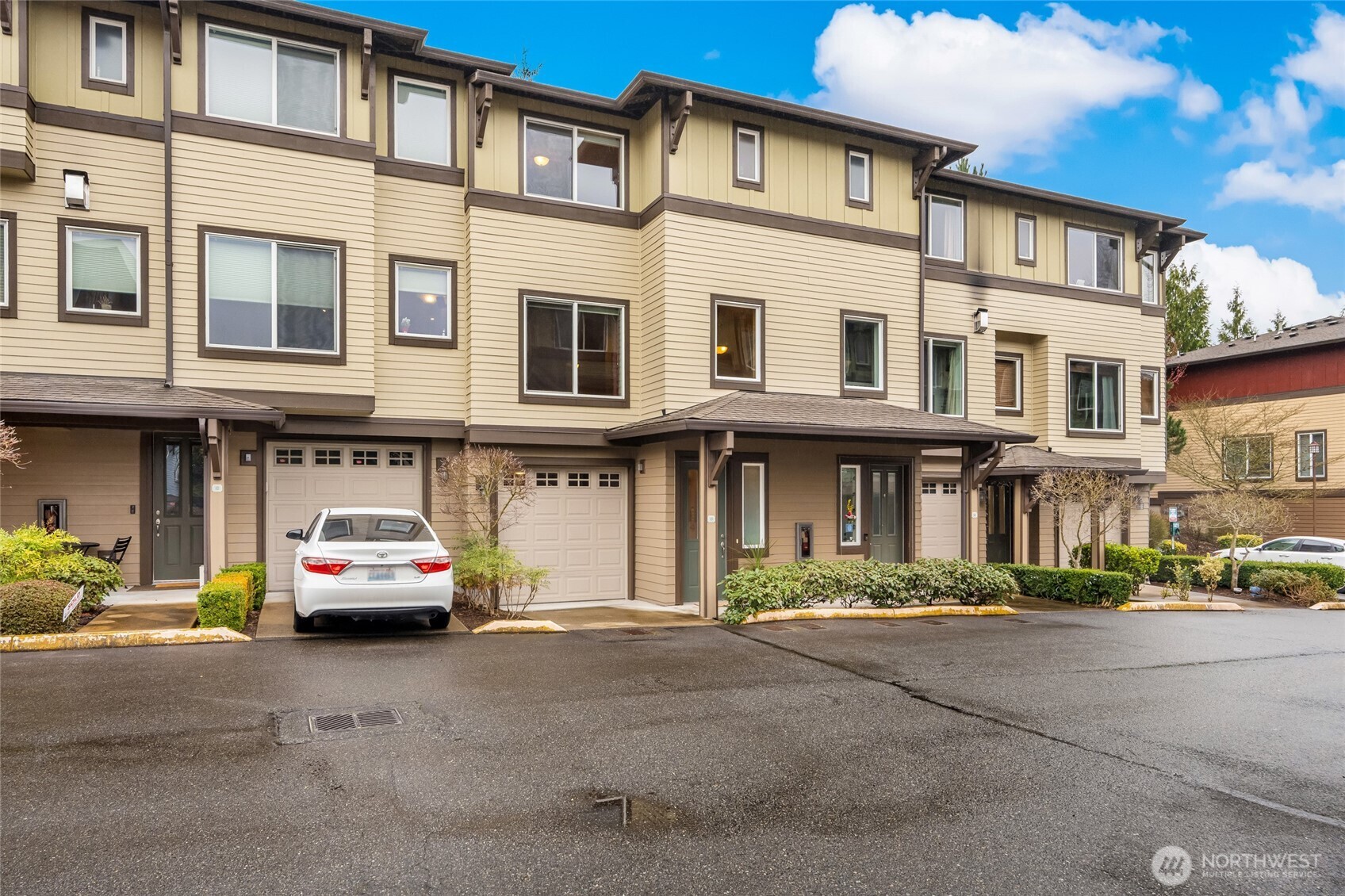 2115 201st Place Southeast, Unit I3 Bothell, WA 98012 - Photo 3 of 37 Gallery Image 3