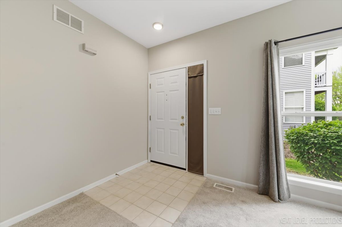 357 Ridge Road North Aurora, IL 60542 - Photo 3 of 31