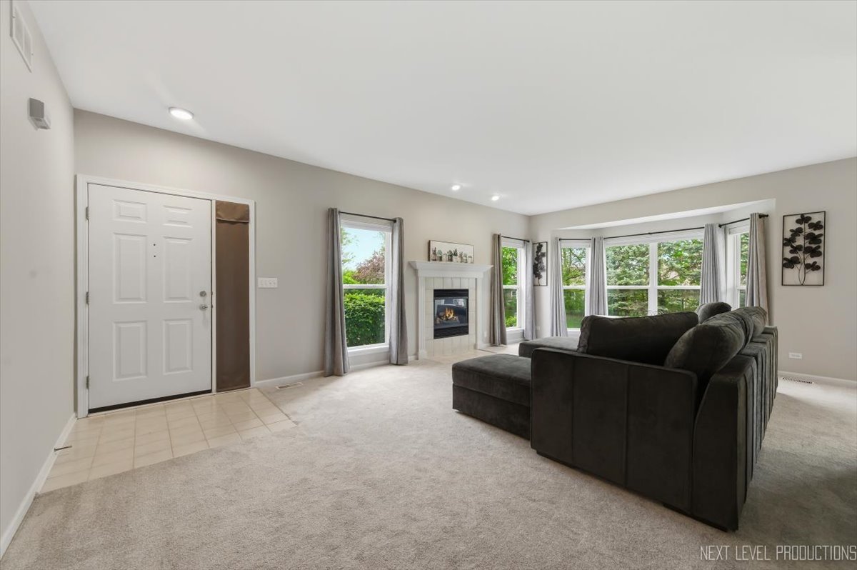 357 Ridge Road North Aurora, IL 60542 - Photo 5 of 31
