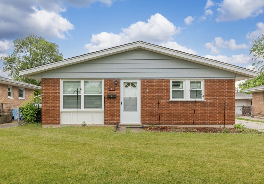 816 Sunnyside Avenue Thornton, IL 60476 - Photo 1 of 2 a front view of house with yard and garage
