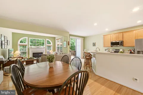 $825,000 | 4093 Oak Village Landing, Fairfax, VA 22033