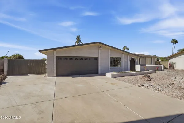 $825,000 | 2442 West Via Rialto Circle, Mesa, AZ 85202