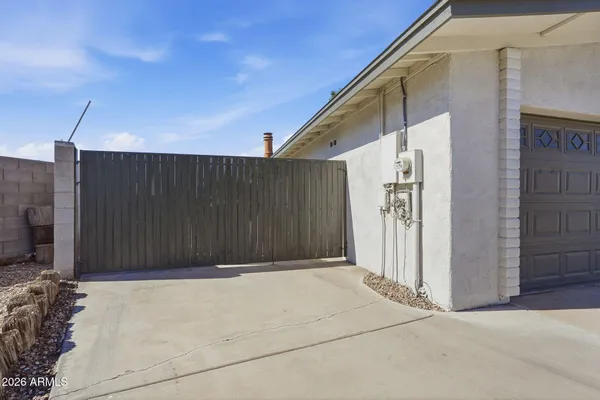 $824,900 | 2442 West Via Rialto Circle, Mesa, AZ 85202