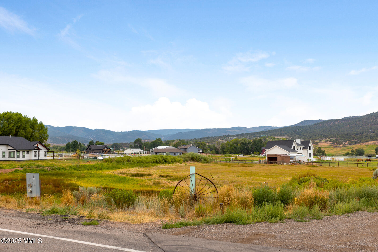 780 Grundel Way Gypsum, CO 81637 - Photo 17 of 19 a view of a city with an ocean