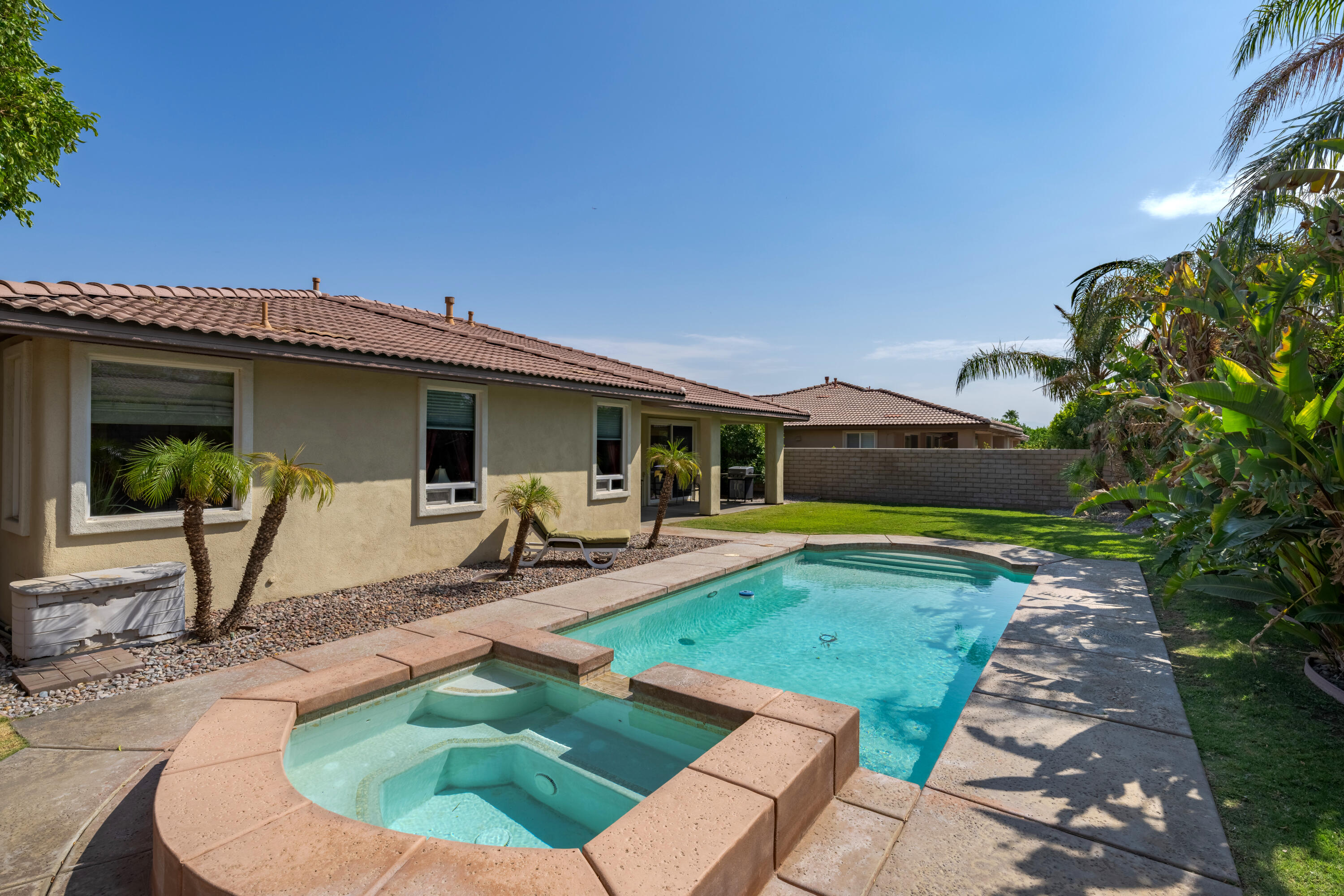 161 Via Siena Rancho Mirage, CA 92270 - Photo 19 of 44 Pool and spa