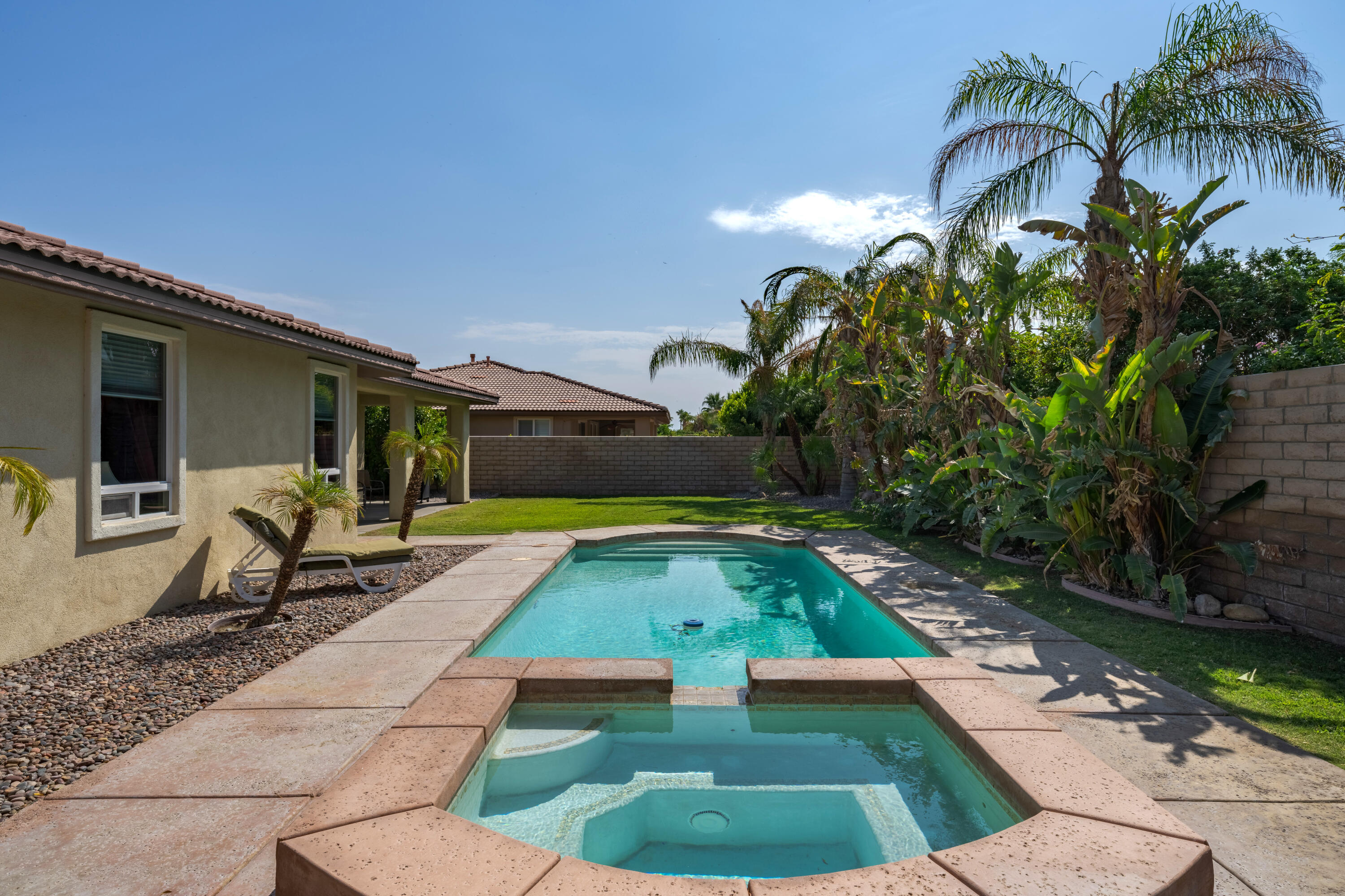 161 Via Siena Rancho Mirage, CA 92270 - Photo 20 of 44 Pool and spa